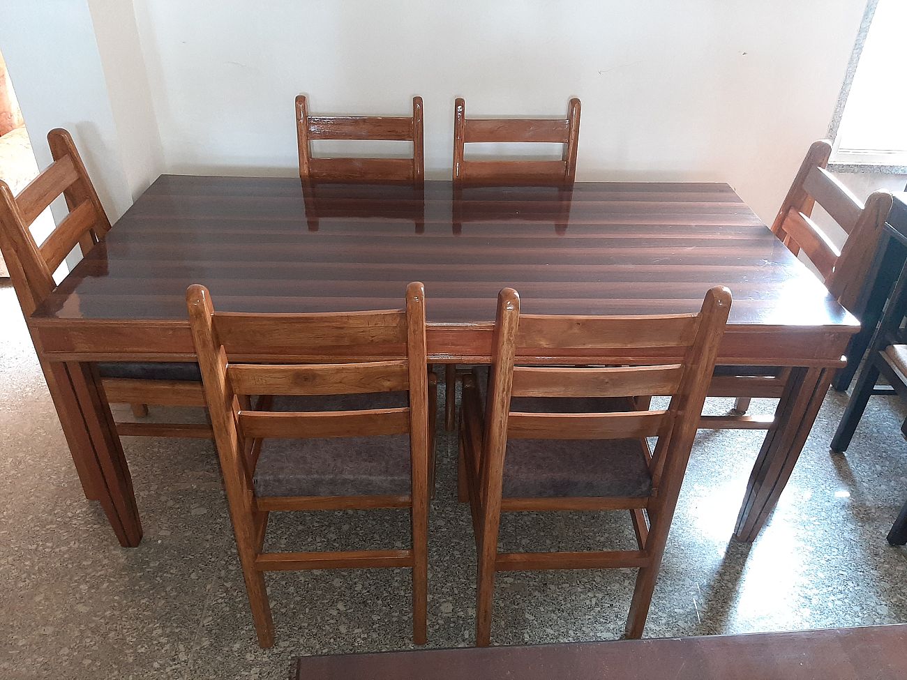 Natural polish 6 seater dinning set